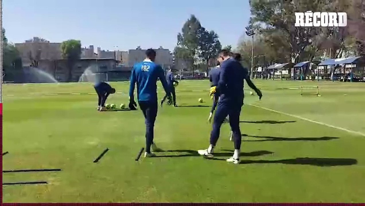 JULIÁN QUIÑONES entrenó a la par y apunta a jugar CONTRA ATLAS