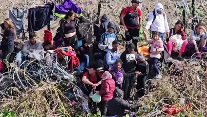 Texas ameaça fechar abrigo para migrantes e reforça o controle na fronteira com o México