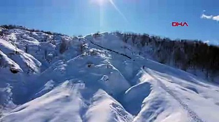 Munzur Dağı’nda zorlu yolculuk. Dondurucu soğukta bile durmuyorlar