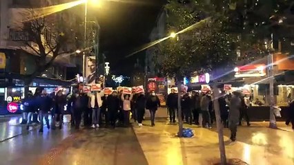 İstanbul'da bir grup hükümeti protesto etti