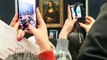 Mona Lisa les visiteurs ne voient le tableau qu'autre travers leur smartphone comme un périscope