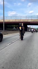 akibat banyak tingkah saat naik motor