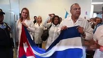 Sob críticas, 100 médicos cubanos chegam para trabalhar em Honduras