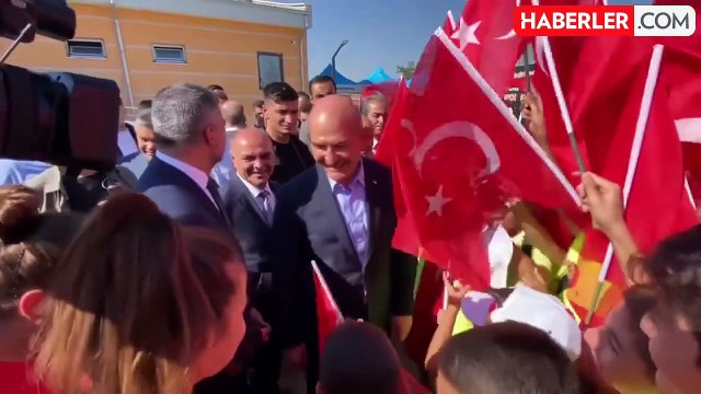 CHP'nin seçim standını ziyaret eden Soylu: Oyunuzu bize verin dediler, boşa gitmesin 'Muradımıza gitsin' dedim