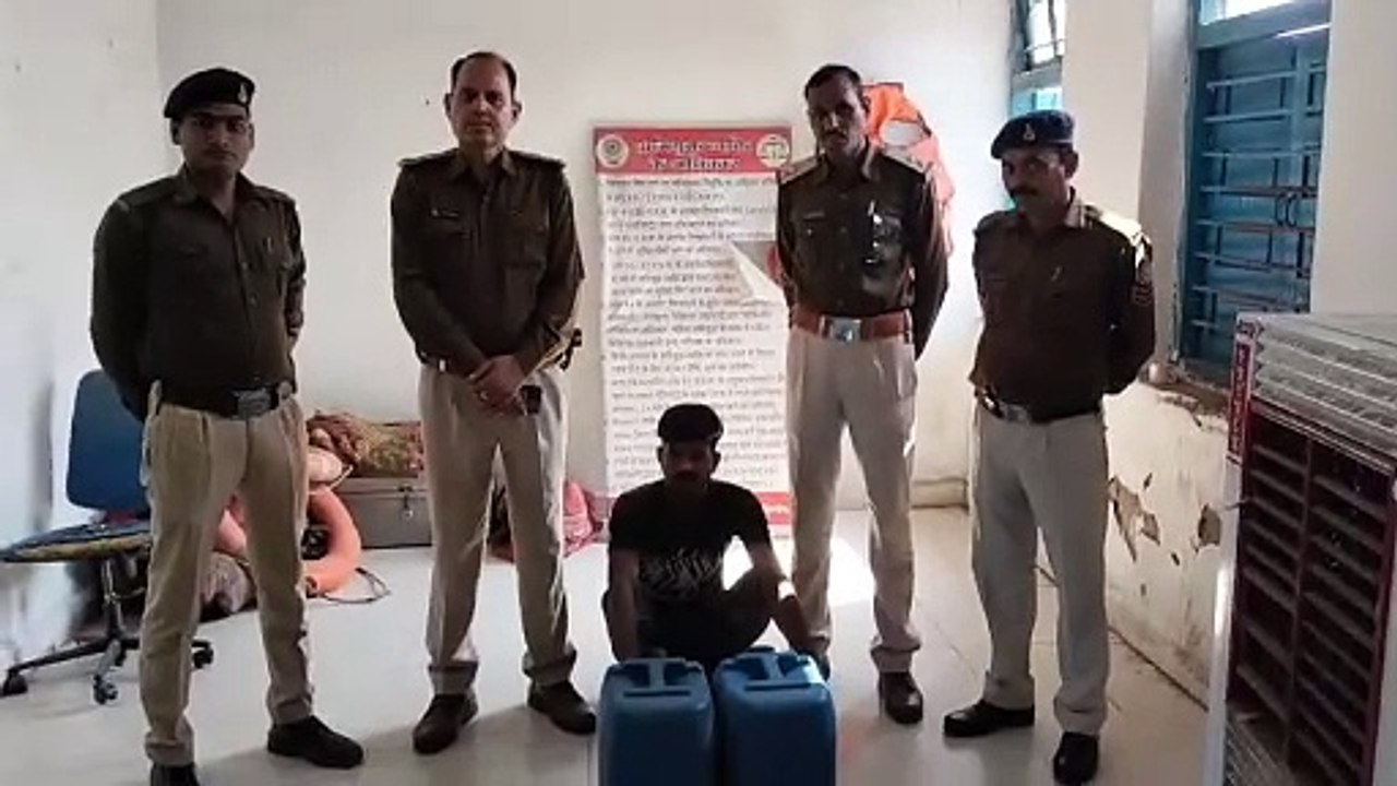 उन्हेल पुलिस द्वारा अवैध रूप से कब्जे में रखे 6...