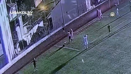 Uşak'ta Köy Muhtarı, Maçın Hakemine Yumrukla Saldırdı..!