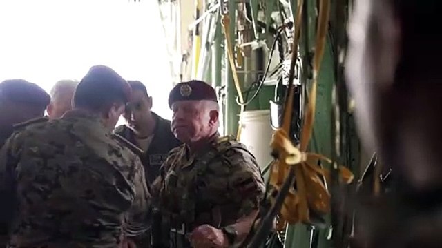 الملك عبد الله يشارك بإنزال مساعدات في غزة من الإمارات ومصر وفرنسا والأردن