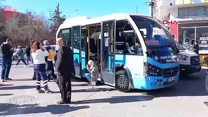 Diyarbakır'da iki minibüs kafa kafaya çarpıştı: Üçü ağır, sekiz yaralı