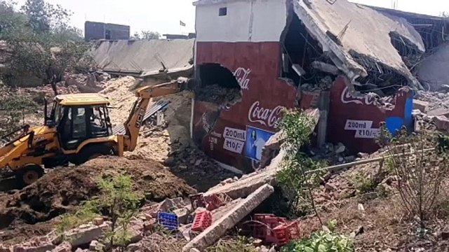 Action in Maxi; Encroachment removed from 10 hectares of valuable government land adjacent to the highway