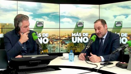 Un Ábalos acorralado por Alsina pone en marcha el ventilador de basura y apunta contra Santos Cerdán