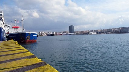 Piraeus 28/2/2024 RFA LYME BAY L3007 landing ship of the British Navy LSD class