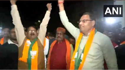 उत्तर प्रदेश भाजपा के नेता और कार्यकर्ता लखनऊ में जश्न मना रहे हैं