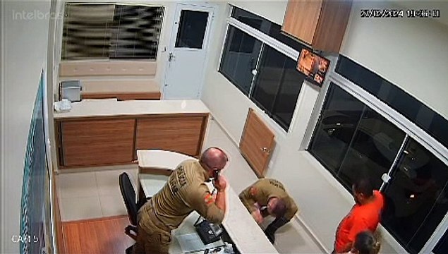 Recém-nascido se engasga com leite materno e é salvo por policiais no Oeste de SC