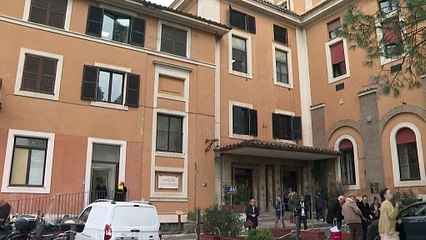 Gripado, papa passa por exames de rotina em Roma