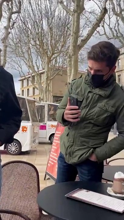Thaïs d’Escufon, ex-porte parole de Génération identitaire, poste une vidéo où elle est prise à partie par des personnes masquées