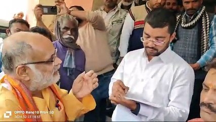 अलग अंदाज में भाजपा विधायक, SDM के पैर छूकर की बड़ी मांग, वीडियो वायरल