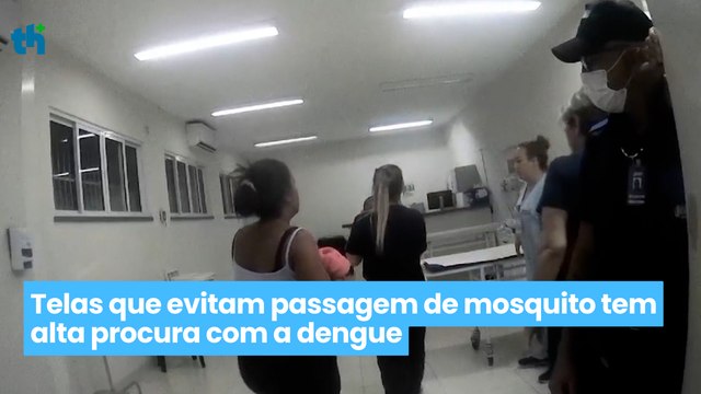 Manobra de Heimlich policiais que salvaram recém-nascida engasgada ensinam procedimento