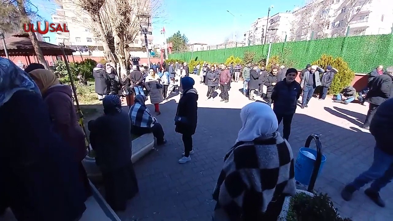 Şafak vakti ucuz et kuyruğu! Gün doğmadan sıraya girdiler