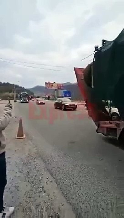 Video Gazeta express- Kamione me mjete ushtarake Elez Han II