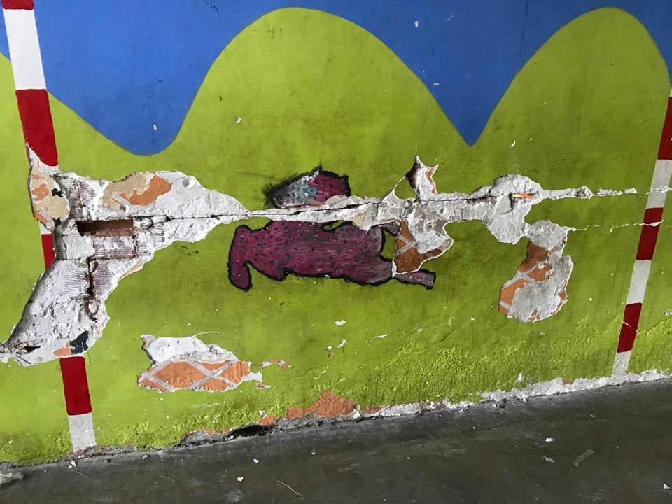 Este es el estado del CEIP Ciudad Pegaso de San Blas, al borde del derrumbe.