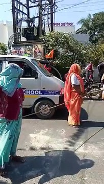 सर्दी में नहीं मिल रहा पीने को पानी... लोगों ने शहर कर दिया जाम ..... देखें वीडियो ....