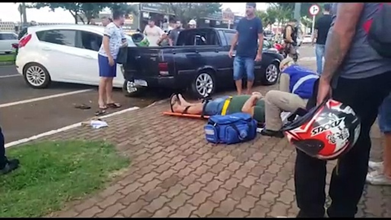 Jovem presado entre veículos na Rocha Pombo teve lesões na cabeça e cervical; Familiares apelam por transferência