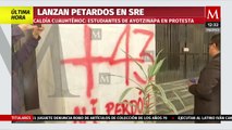 Lanzan petardos a SRE en alcaldía Cuauhtémoc durante protesta por caso Ayotzinapa