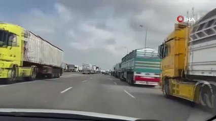 Gazze'ye gönderilen yardım tırları içeri alınmayınca kilometrelerce kuyruk oluştu!