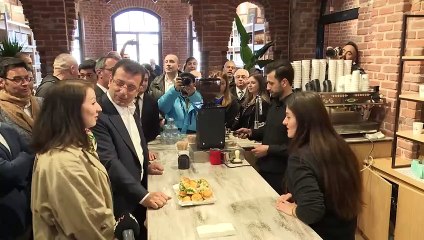 Ekrem İmamoğlu yabancı kadına İngilizce kahve ikram etti