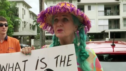 Steven Miles and his 18 ministers arrive in Cairns for cabinet session