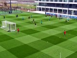 Mbappé marca golaço de voleio durante treino do PSG; assista