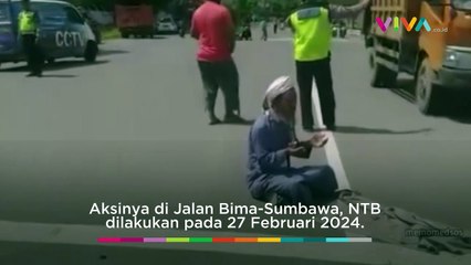Ditilang, Pria Bersorban Berdoa di Jalan Minta Polisi Diazab