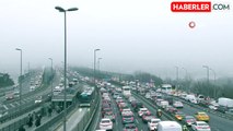 İstanbul'da sis etkili oldu: Haliç Köprüsü sisten kayboldu
