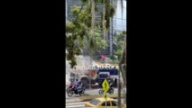 Volqueta consumida por las llamas en Medellín
