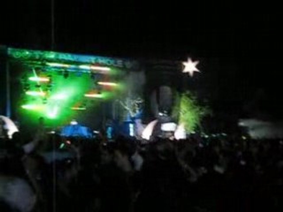 Sander Kleinenberg spinning some Daft Punk at UMF 08'