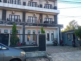 Delapan Titik Retak-retak di Dinding Gedung Guru Samarinda