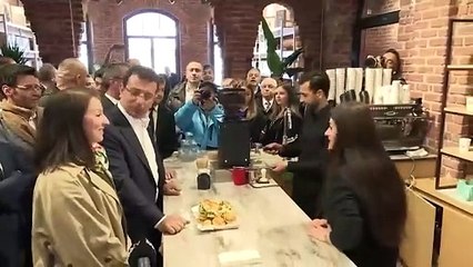 Ekrem İmamoğlu kasiyer oldu, siparişini ingilizce aldı