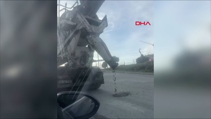 Download Video: Esenyurt'ta beton mikseri betonu yola dökerek ilerledi