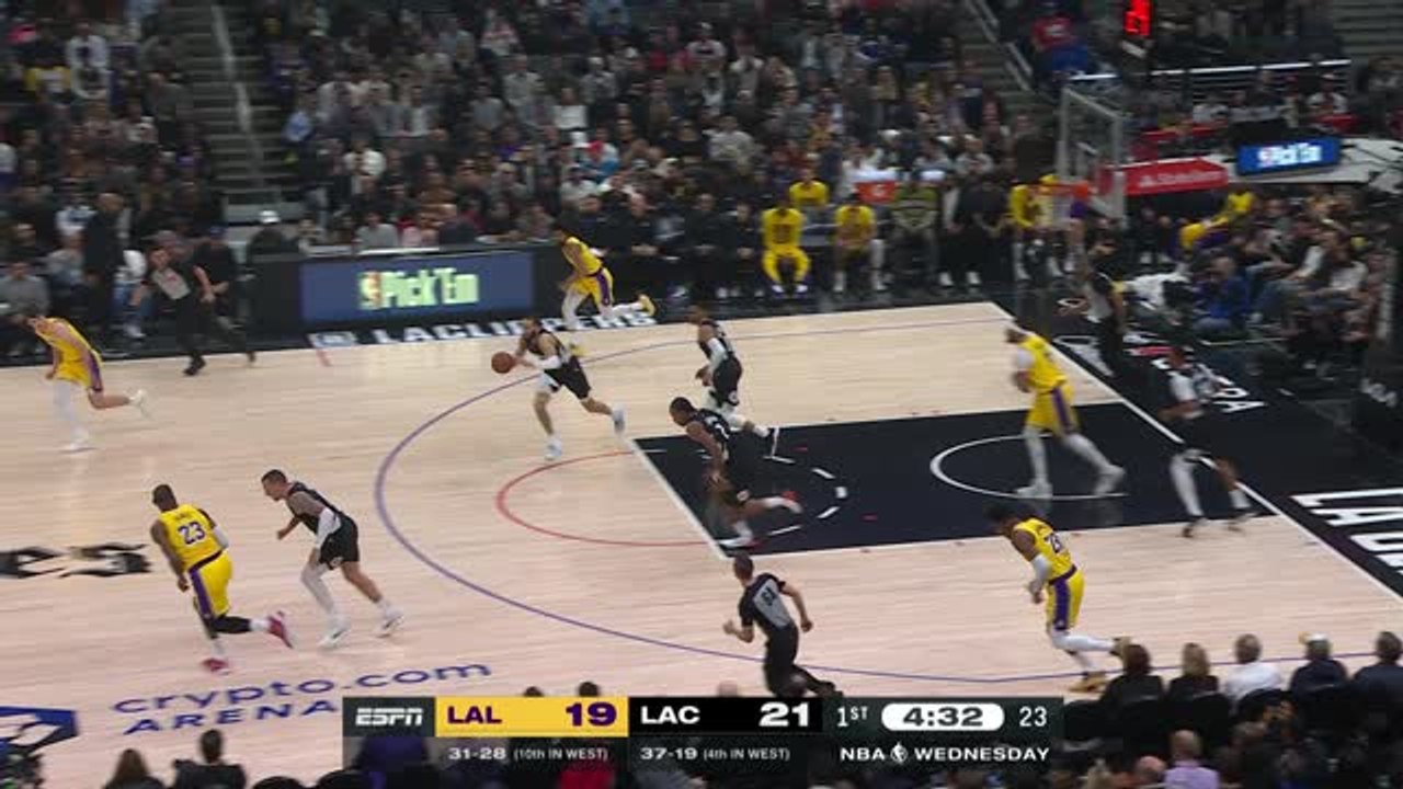 LeBron makes sensational chasedown block
