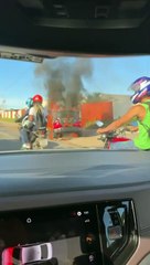 Incêndio de carro na Av. Gustavo Paiva deixa trânsito congestionado
