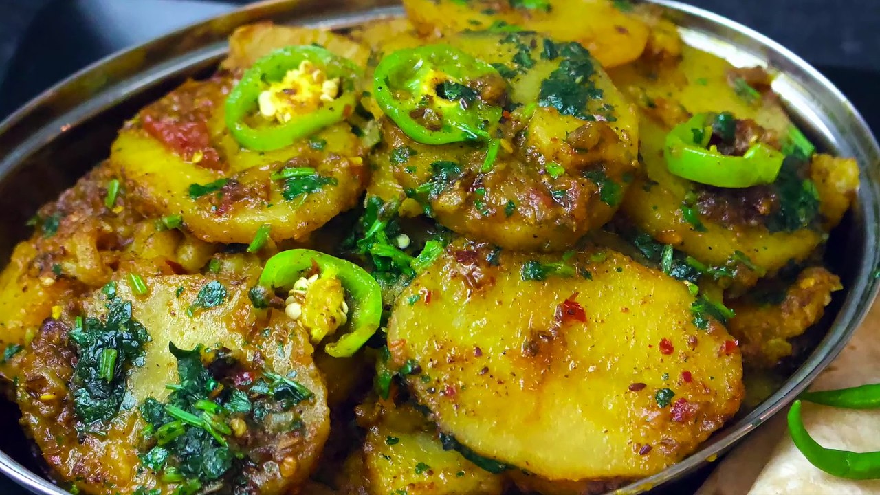 Ramadan Mein Iftar Ki Chand Minute Mein Ban Jane wali Recipe: Chatpate Aloo by Cook With Faiza!