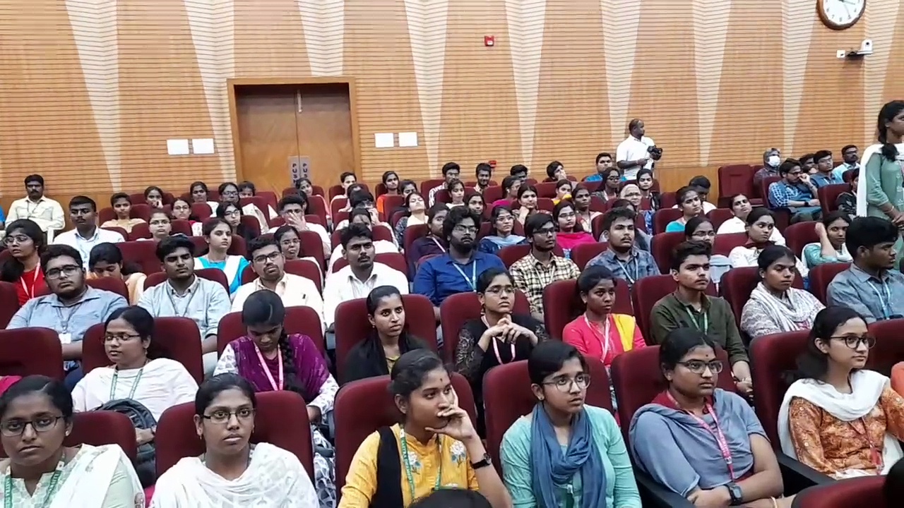 தேசிய அறிவியல் தினம்; தஞ்சை சாஸ்திரா பல்கலைக்கழகத்தில் பேராசிரியர்களுக்கு விருது வழங்கி கௌரவிப்பு