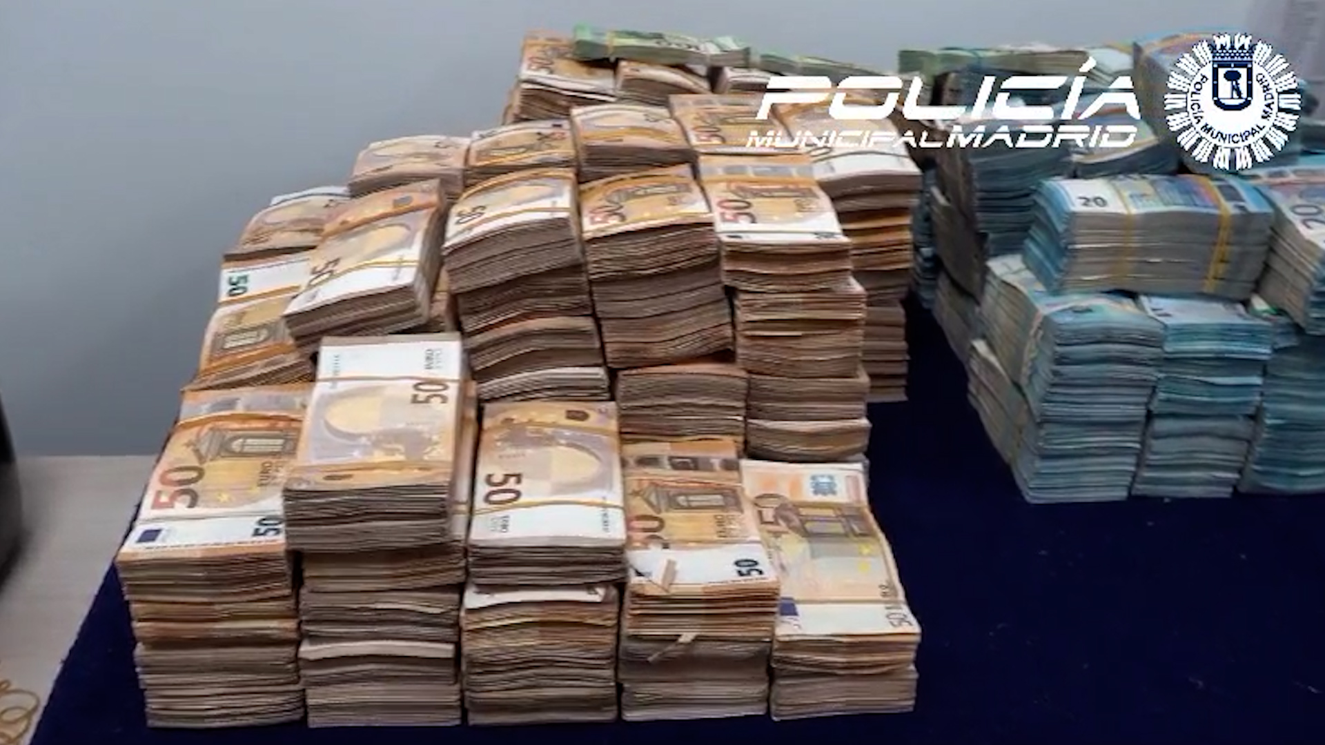 La Policía Municipal descubre dos millones de euros en fajos de billetes en un VTC en el centro de Madrid