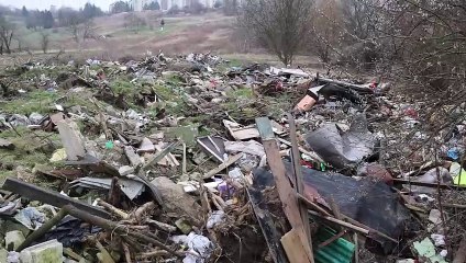 Kraków - dzikie wysypisko śmieci w Zesławicach