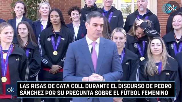Las risas de Cata Coll durante el discurso de Pedro Sánchez por su pregunta sobre el fútbol femenino