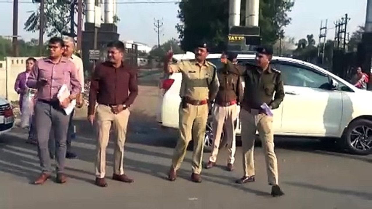 कलेक्टर ने की यातायात नियमों का पालन करने की अपील