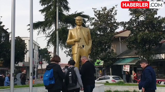 Akyazı'da Atatürk Heykeline Balyozla Zarar Veren Şüpheli Tutuklandı