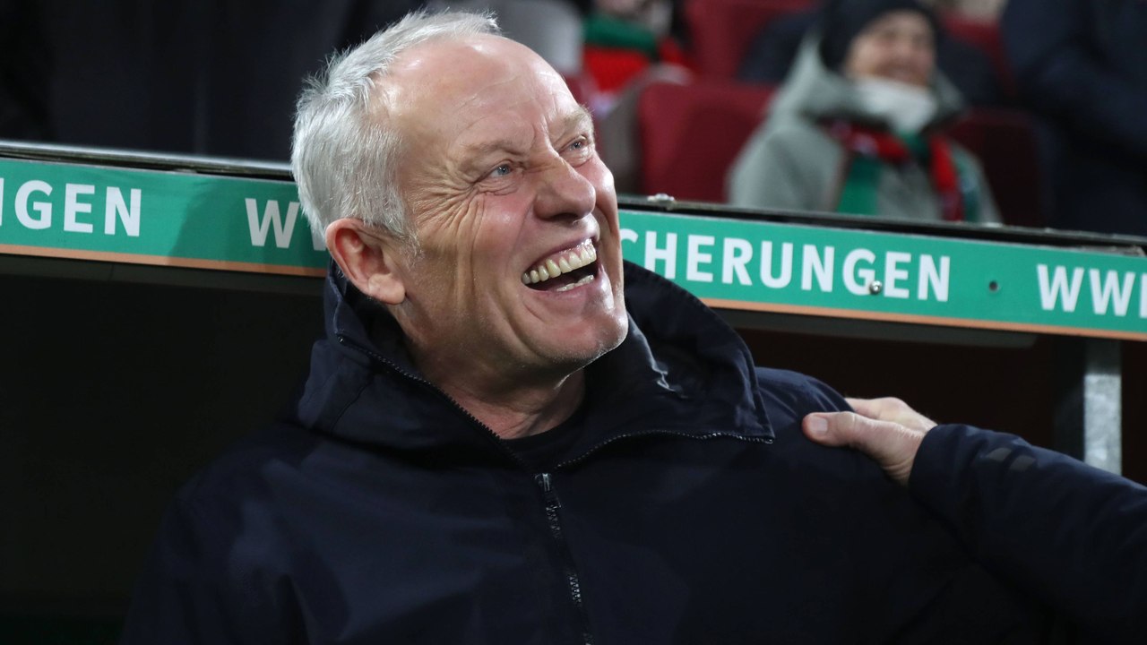 Per Eilpost, Brieftaube oder verbal? Lacher auf Freiburg-PK