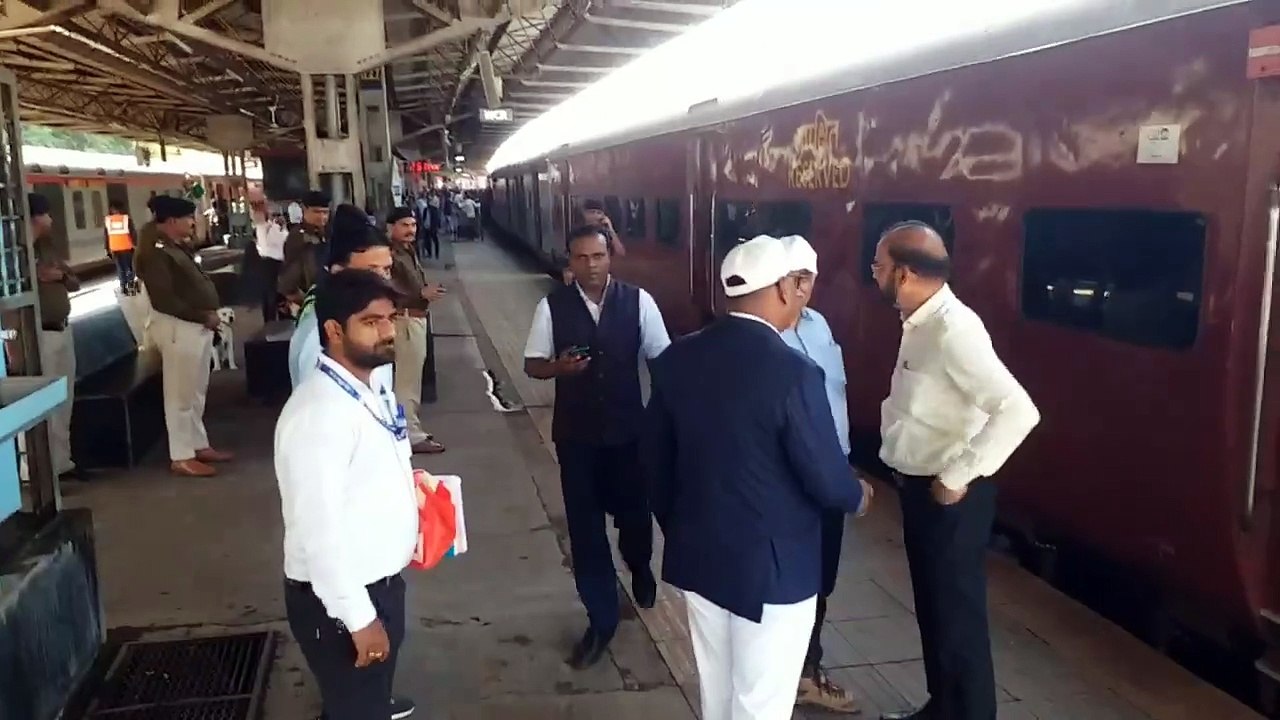 GM of Pamre conducts visual inspection of Down...