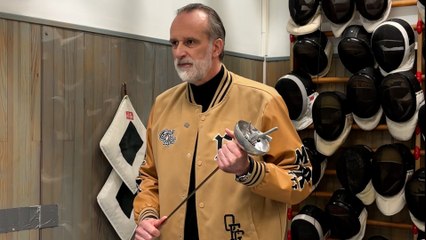 Passé de l'épée au slam, cet ancien champion olympique chante pour « motiver » les athlètes